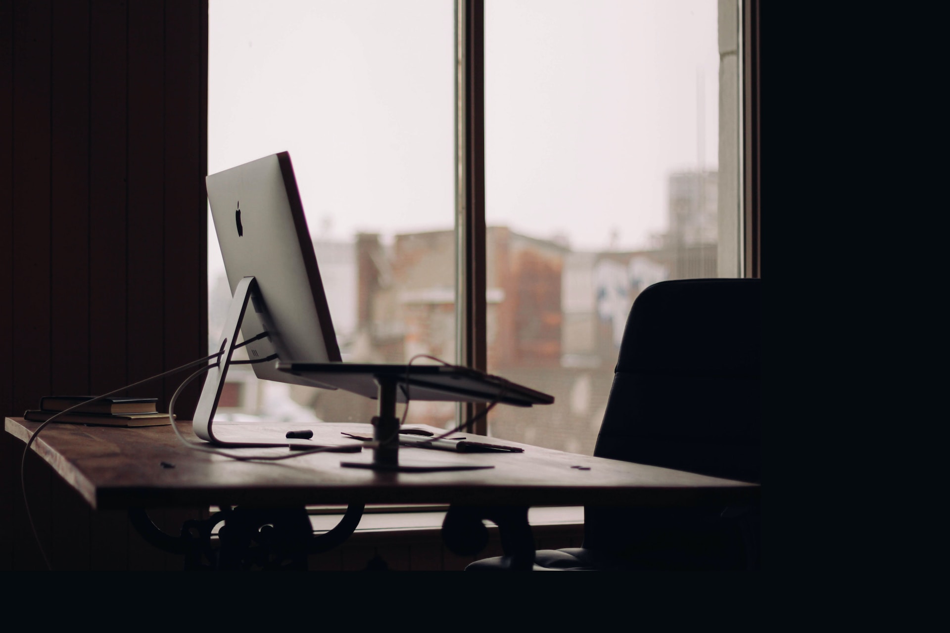 The Inspiring Journey of a Successful Trader and his Productive Workspace The Inspiring Journey of a Successful Trader and his Productive Workspace