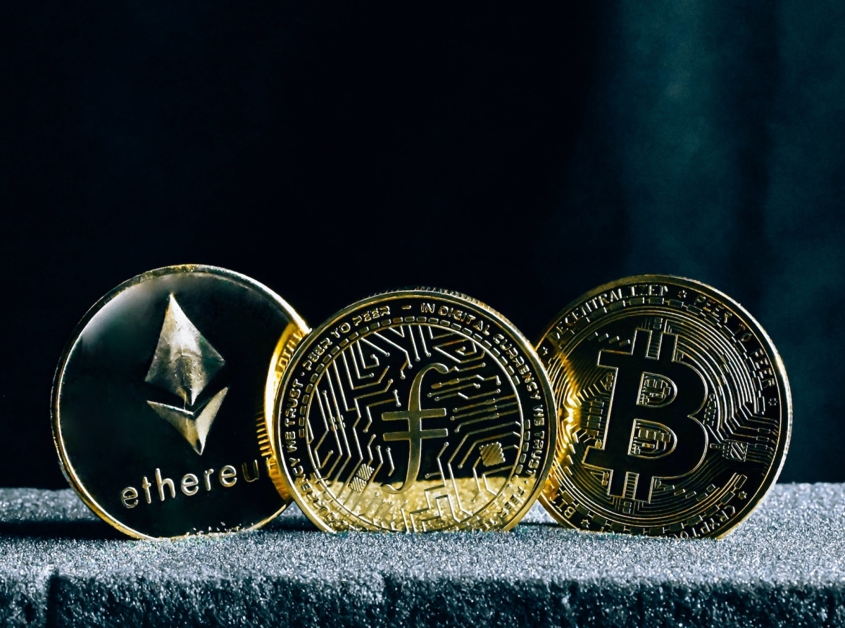 Comparing Bitcoin and Ether: Which is the Ideal Investment Choice for Novice Traders?