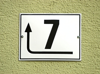 Trading Robots Outperform Trading Signal Subscriptions by Over 7 Times