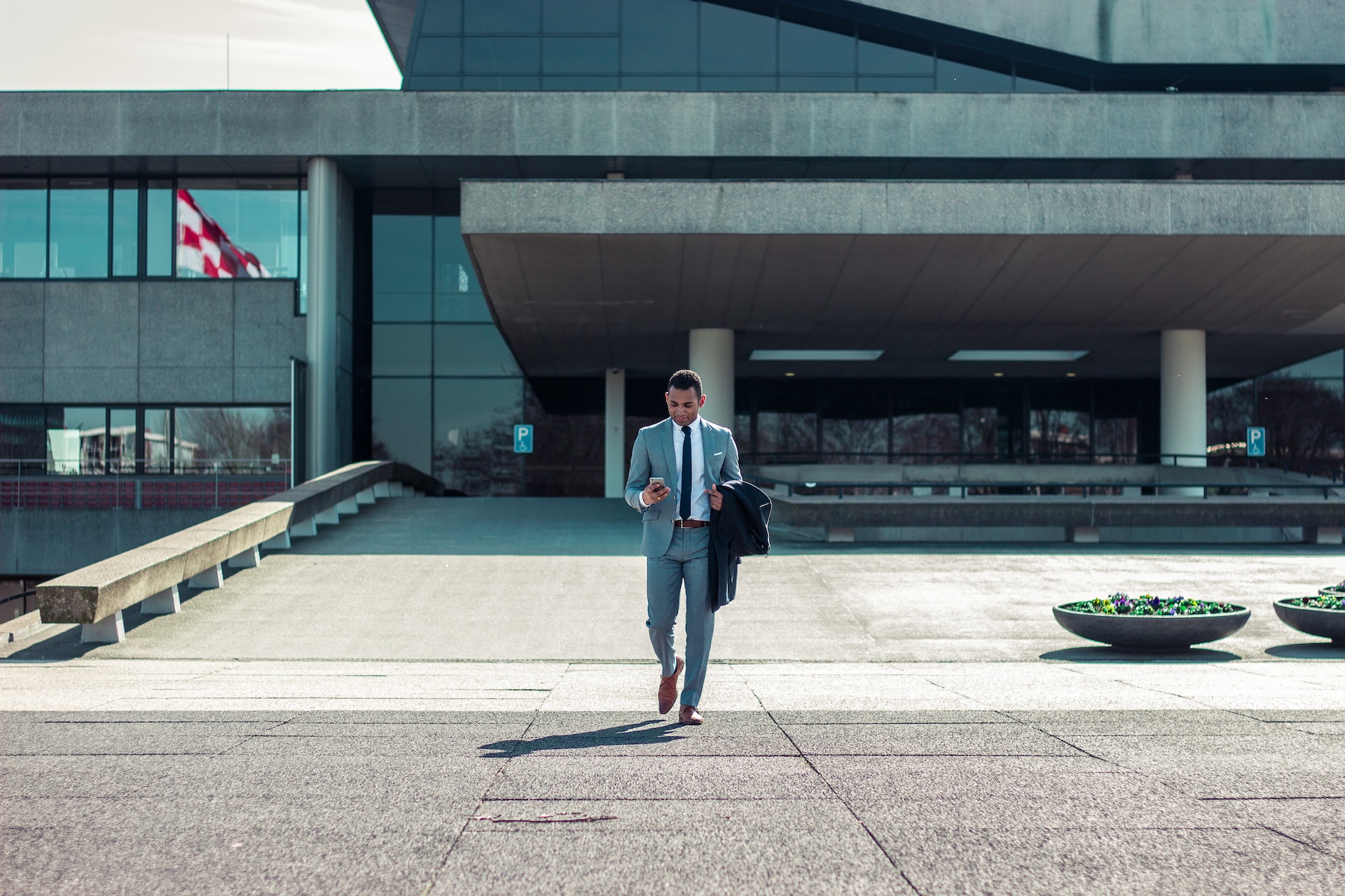 Forex Trading: Is it Worth Leaving Positions Over the Weekend? Forex Trading: Is it Worth Leaving Positions Over the Weekend?