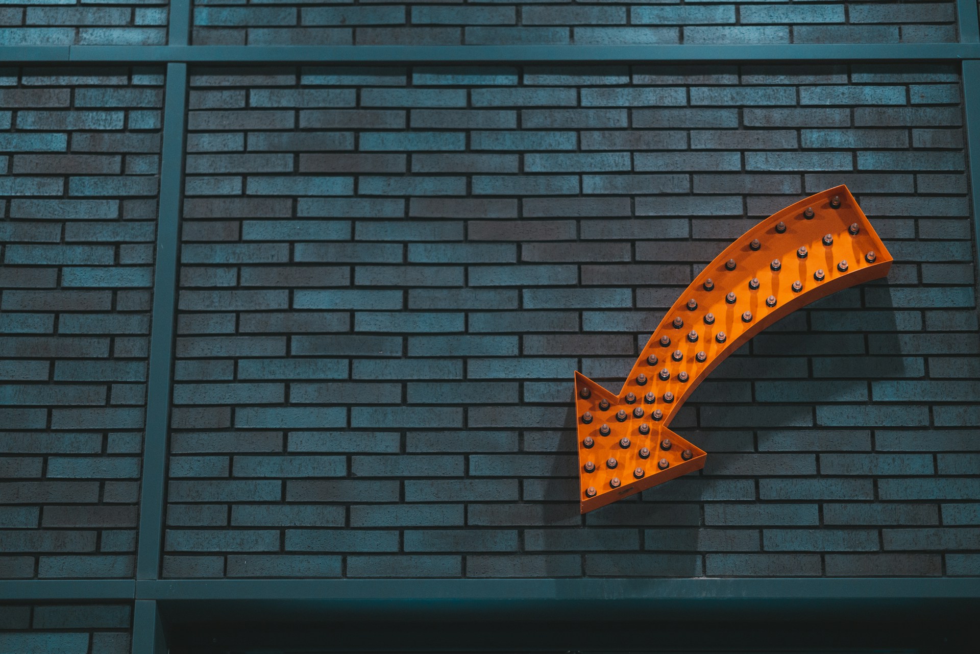 Trend Reversal: The Contrarian’s Approach to Trading Trend Reversal: The Contrarian’s Approach to Trading