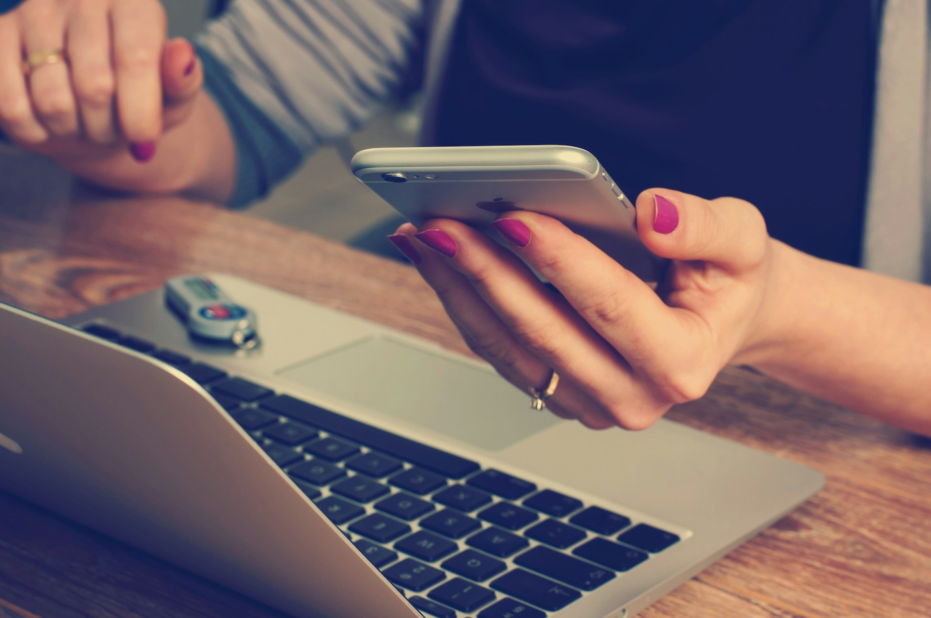 Desktop Trading vs. Mobile Trading: Which Method is Superior? Desktop Trading vs. Mobile Trading: Which Method is Superior?