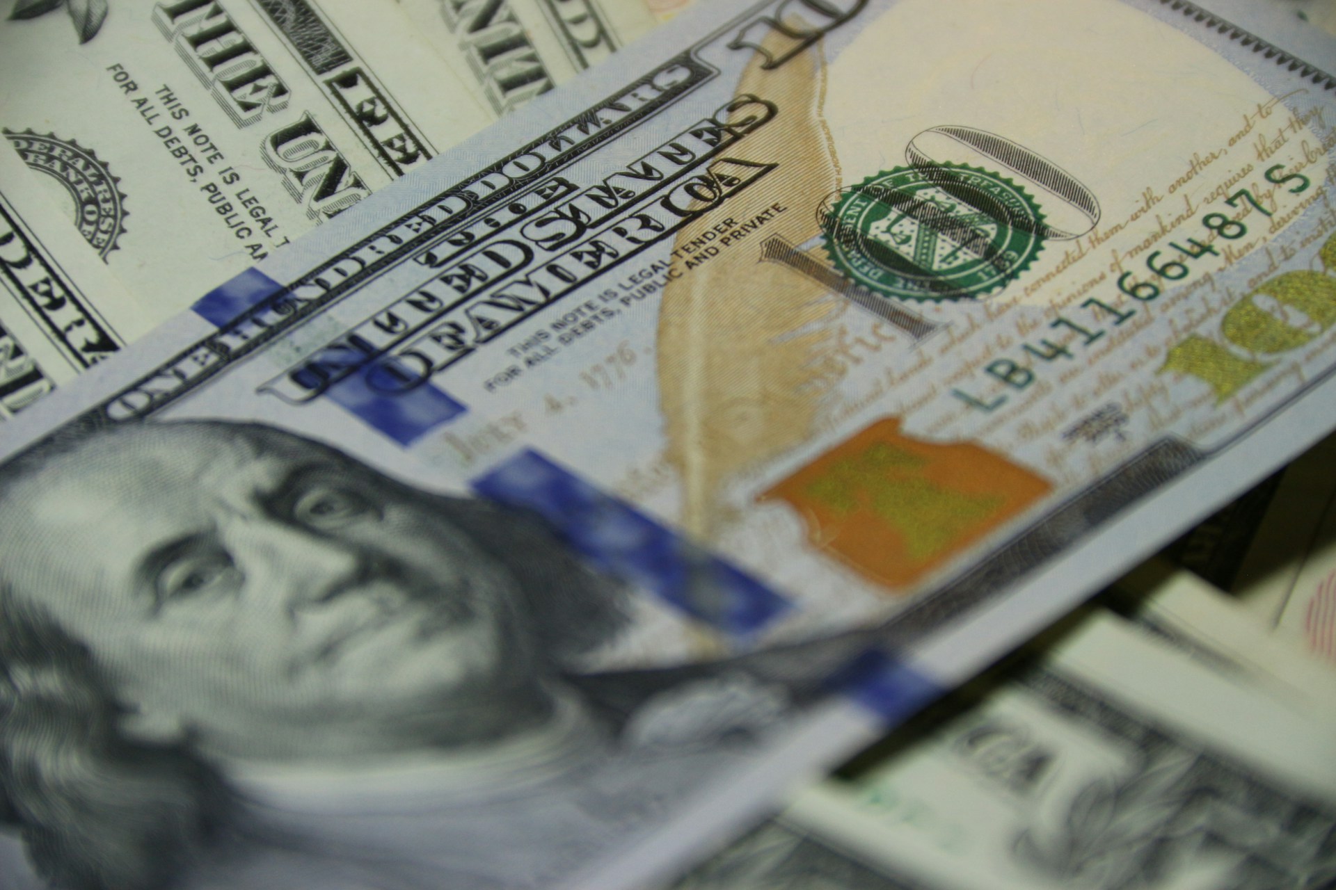 Making Money on Forex: Do It Yourself or Trust the Professionals? Making Money on Forex: Do It Yourself or Trust the Professionals?