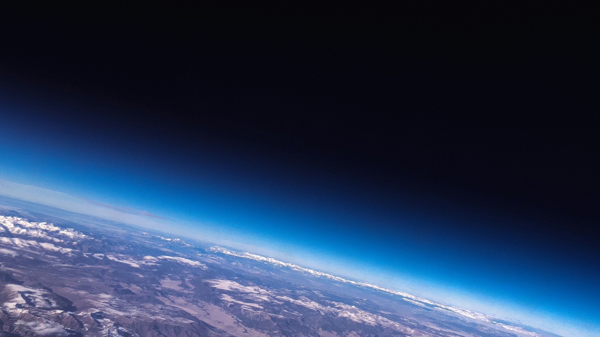  Blue Origin Launches Six Women to the Edge of Space