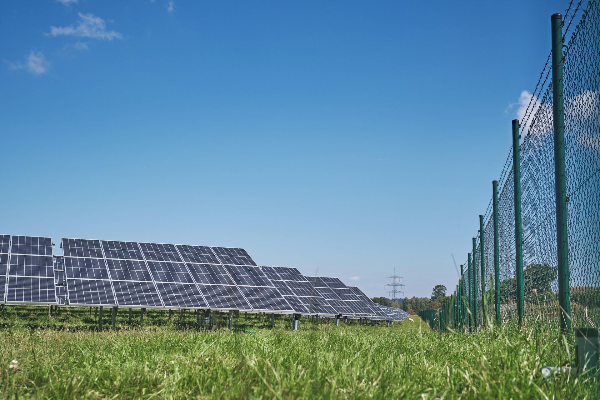 Solar Inverters Under Control? Hidden Communication Modules Found in Chinese Equipment — A Threat to Europe’s and USA’s Power Systems