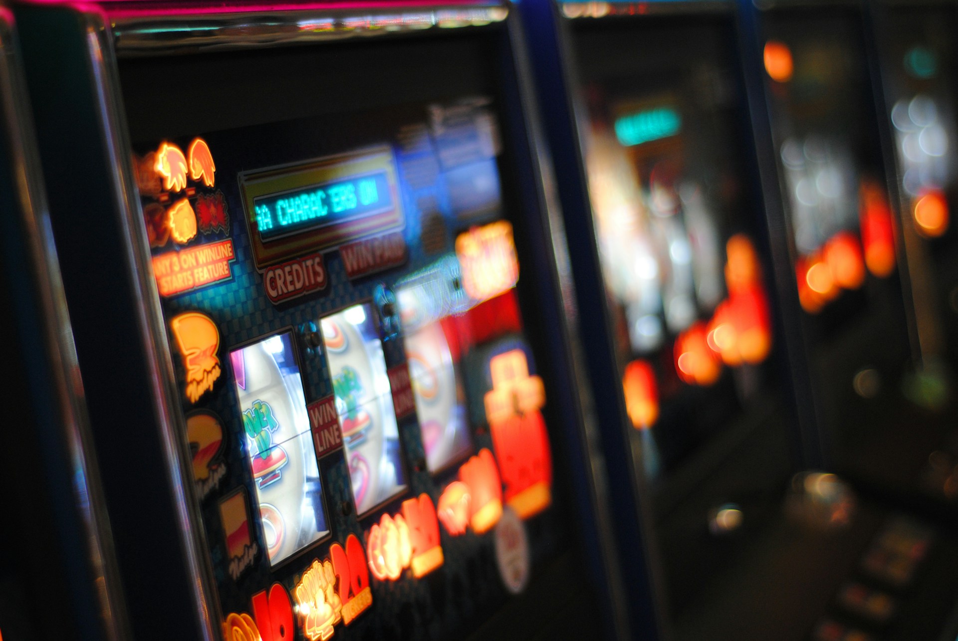 Forex vs Casino: Why Emotions Turn Traders into Gamblers Forex vs Casino: Why Emotions Turn Traders into Gamblers