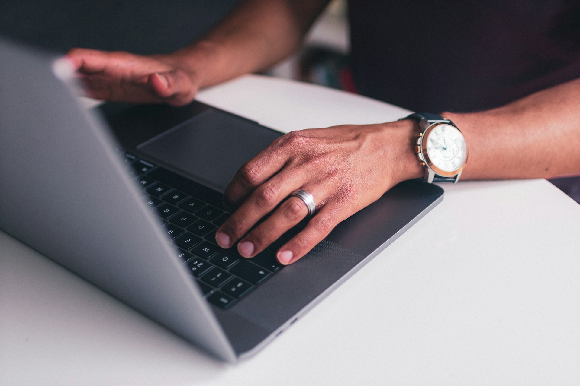 MetaTrader 4/5 Main Label — Extra Tools for Your Business