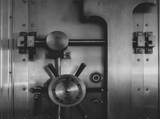 Margin Calls and Stop Outs in Forex: Understanding the Risks and Protecting Your Deposit