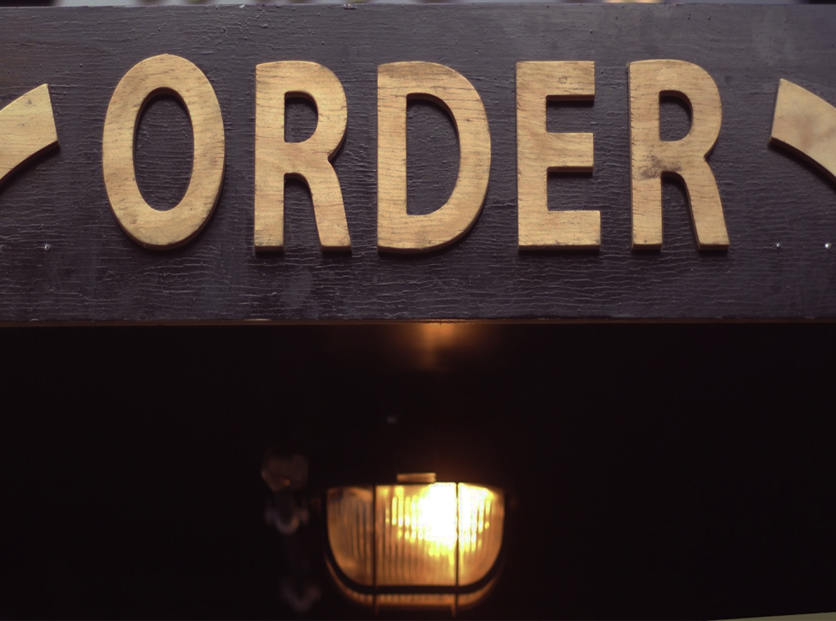 The advantage of pending orders in Forex: trading without emotions and 24/7 control