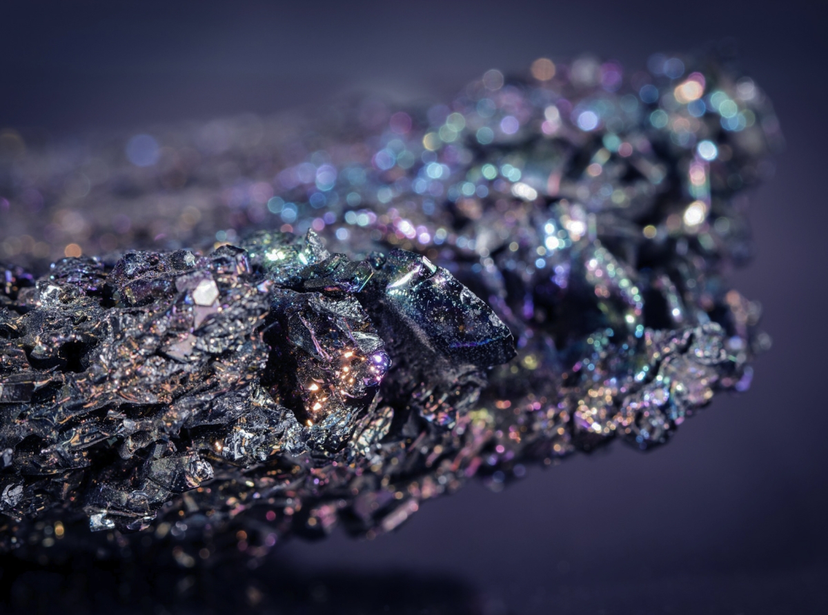 Amid the rare earth metals supply crisis, the global NASDAQ and S&P 500 indices have experienced extreme volatility. We examine the causes, scale, and consequences of the panic, as well as the reactions of investors and governments.