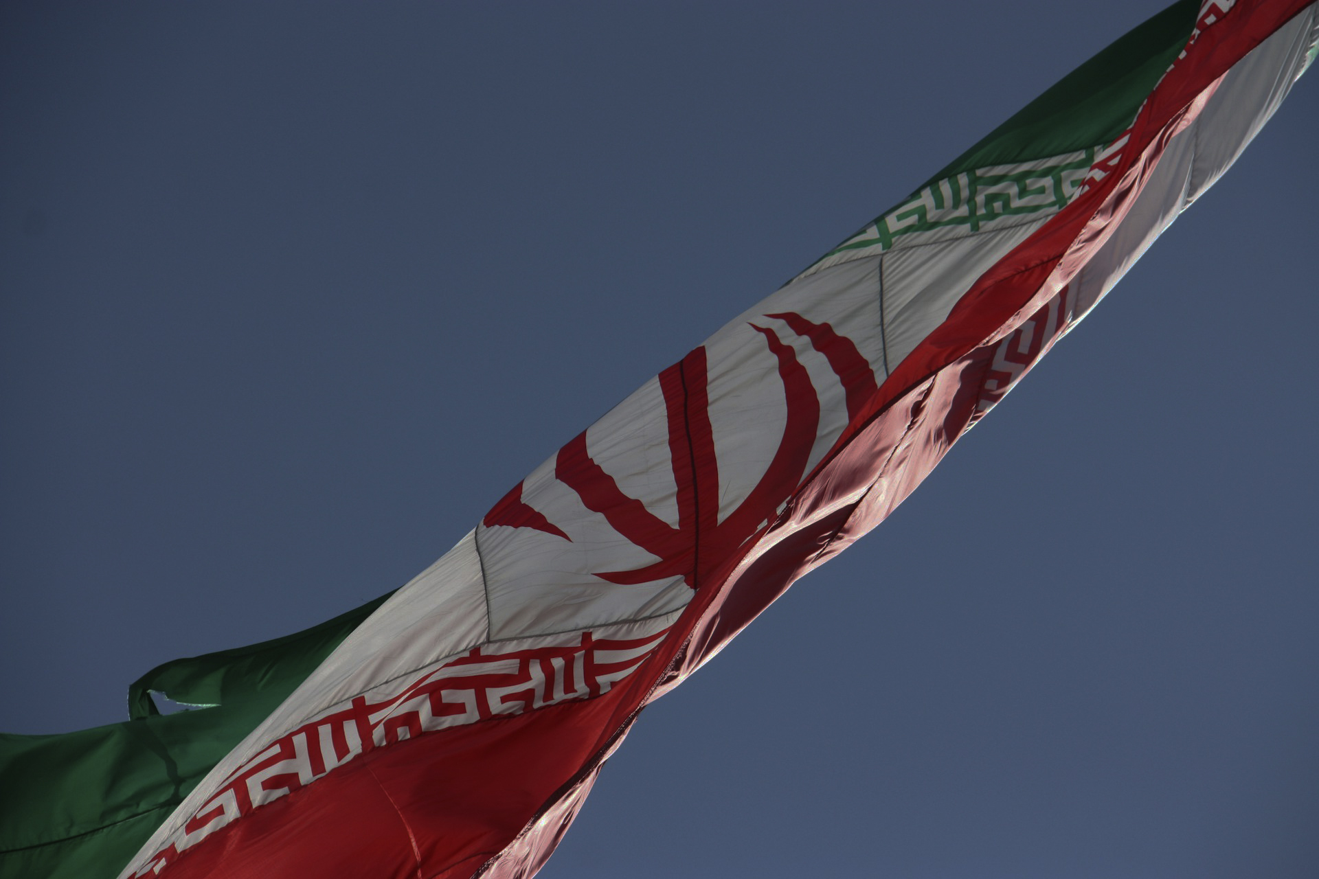 Oil Jumps 4% After Vance Says Iran Ignored U.S. Red Lines, Military Option Remains Oil Jumps 4% After Vance Says Iran Ignored U.S. Red Lines, Military Option Remains