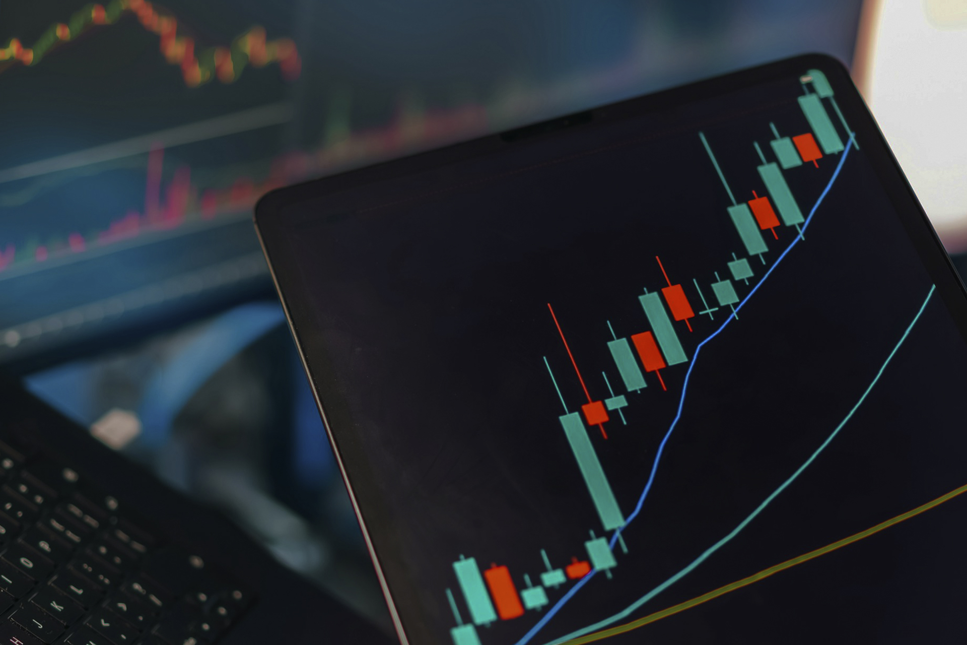 Prop Firms vs Brokers: How Prop Firm Software Is Changing Forex