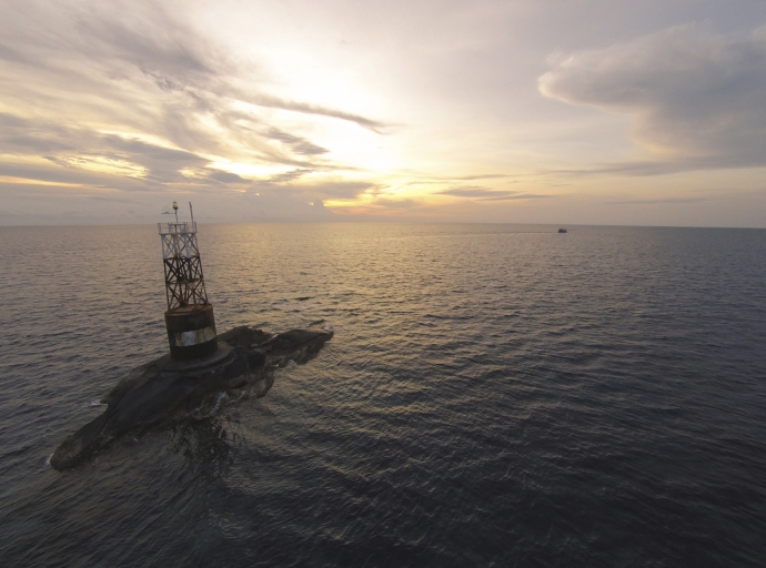 Trump Waives Jones Act: How Oil Markets and Forex React to 60-Day Shipping Shift